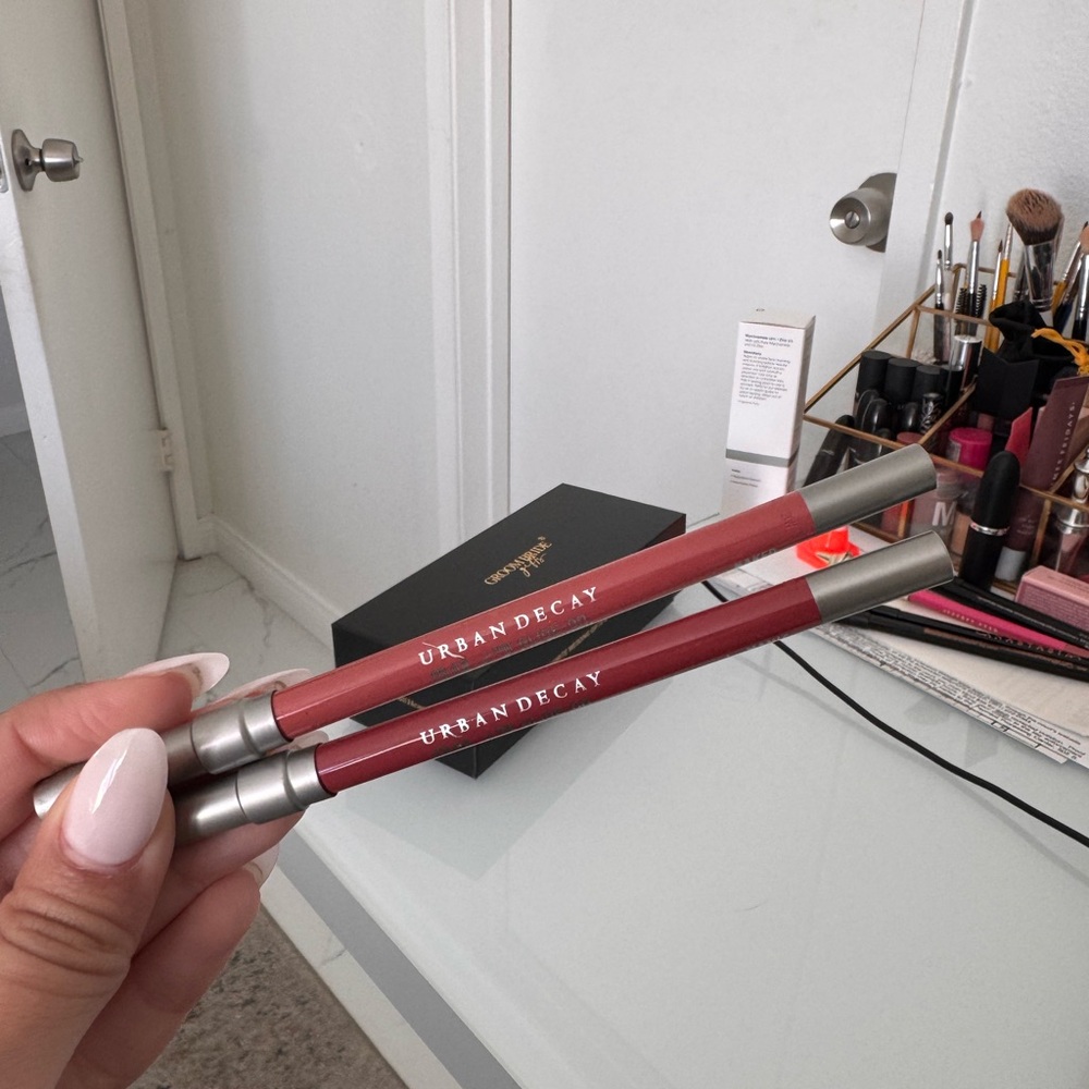 Urban Decay 24/7 glide on lip pencil Liners